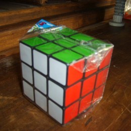 Cubo mágico tipo Rubik económico
